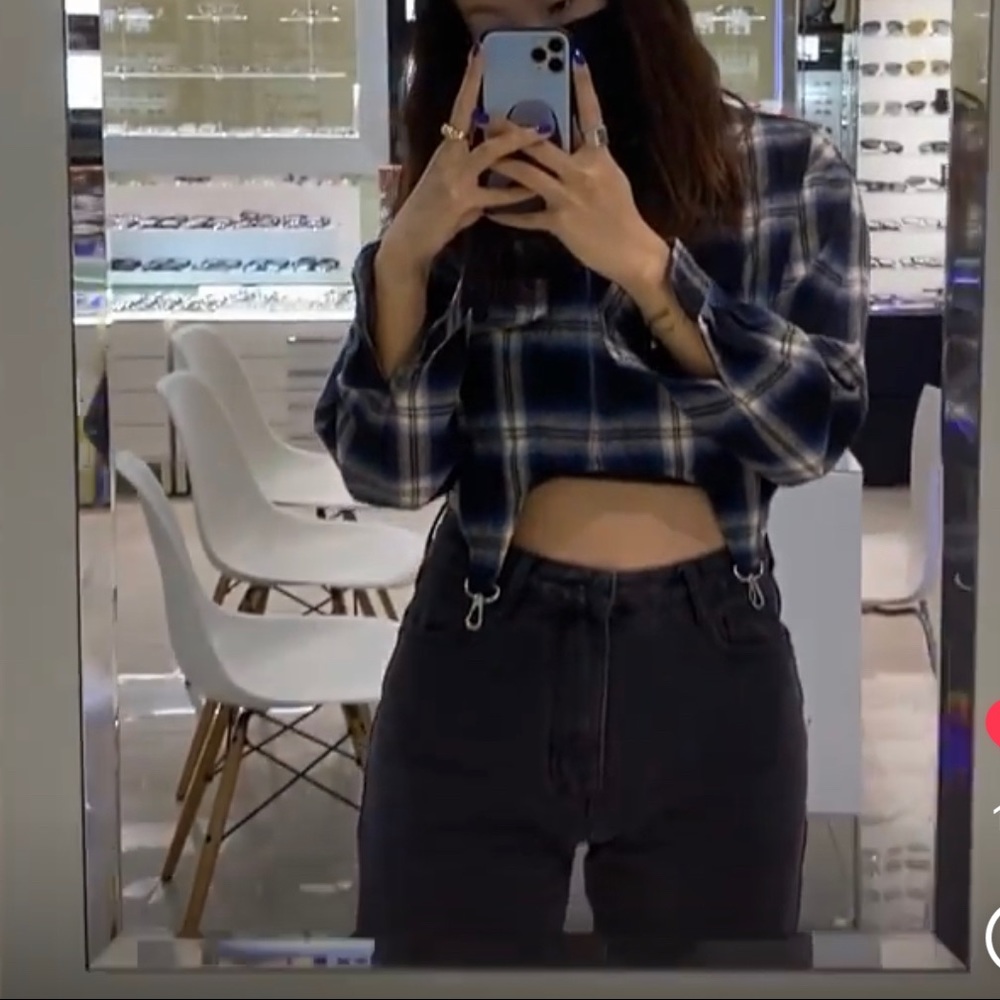 Cropped flannel - Picture 2 of 2